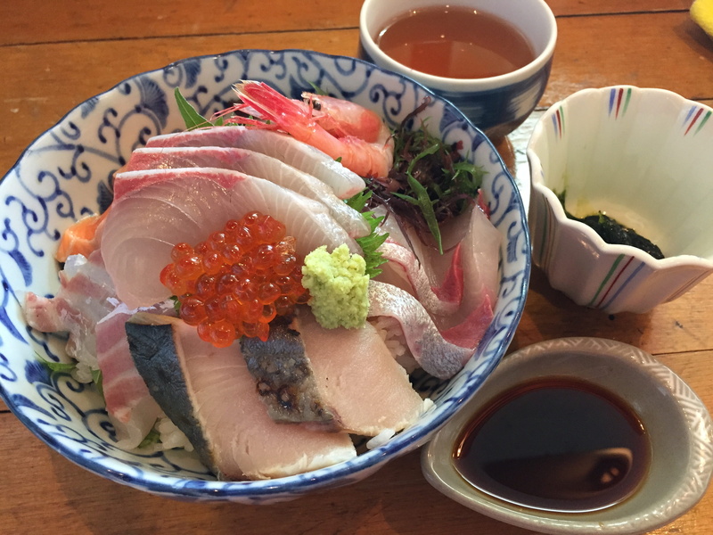 freshness, wellbeing, crockery, ready-to-eat, vegetables, plate, temptation, soy sauce, vertebrate, asian food, bowl of rice topped with sashimi, high angle view
