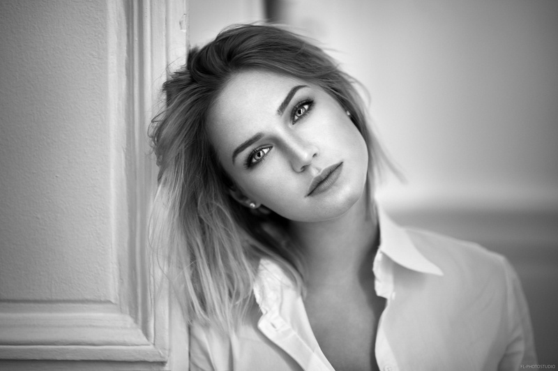 Eva Mikulski, headshot, face, monochrome, young women, 1080P, indoors, women, young adult, one person, hair, adult, front view, depression - sadness, hairstyle