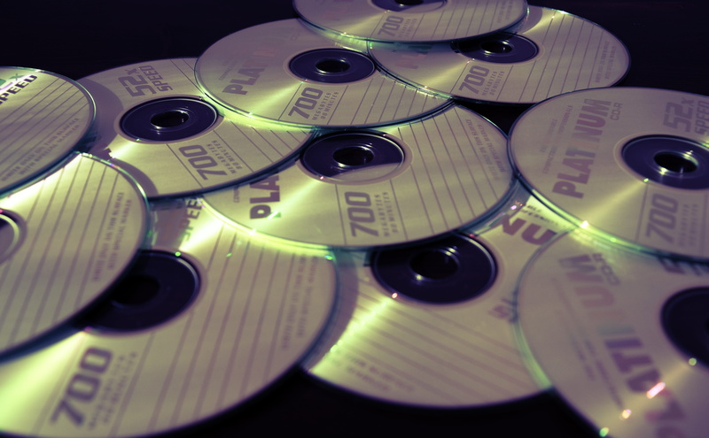 cds, audio equipment, knob, full frame, Memory, Cd, day, music, Dvd, assorted, sound recording equipment, sound mixer, close-up, compact disc, retro styled