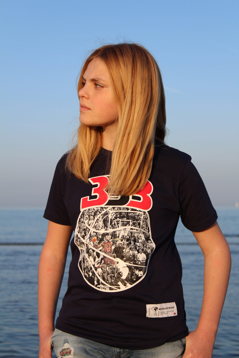 beautiful woman, leisure activity, sea, long hair, young women, outdoors, blonde hair, hair, model, casual clothing, day, young boy, real people, sky, young adult