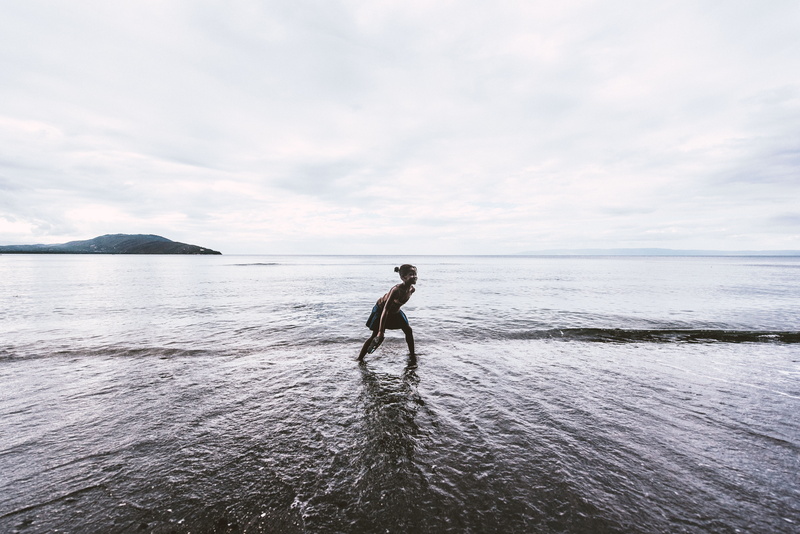 5K, black girl, payful, sports, one person, real people, leisure activity, vacations, ocean, nature, sky, sea waves, day, holiday, beauty in nature, horizon over water