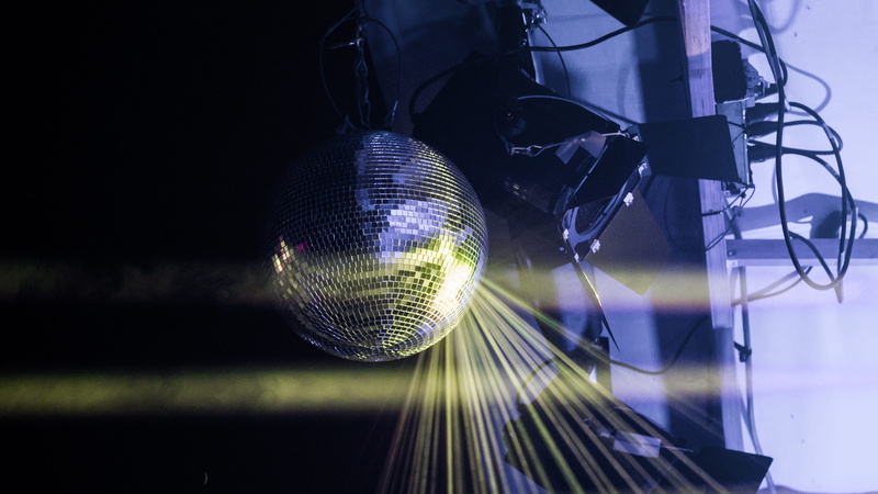 reflecting, glitzer, backgrounds, blink blink, strahlen, performance, equipment, nightclub, silver, night, licht, illuminated, disco dancing, technology