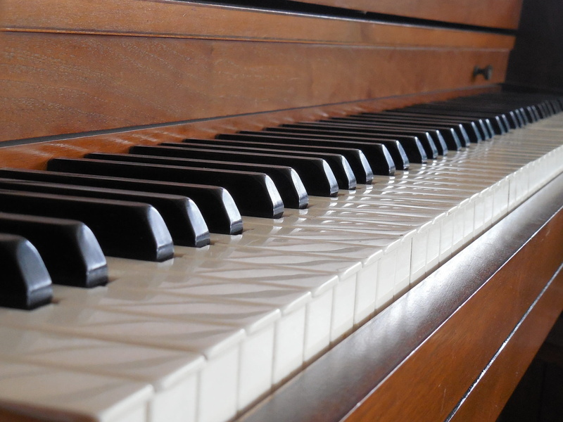 sound, old-fashioned, ivory, piano, selective focus, absence, keyboard, ivories, musical Instrument, classical, grand piano, pattern, white color, in a row
