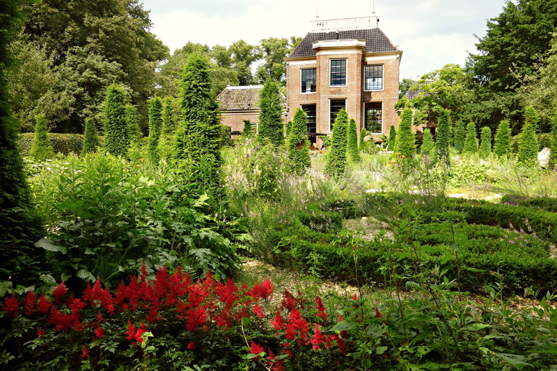 garden, park, facade, 4K, flowering plant, nature, tree, flowerbed, beauty in nature, front or back yard, Estate, building, architecture, Mansion, day