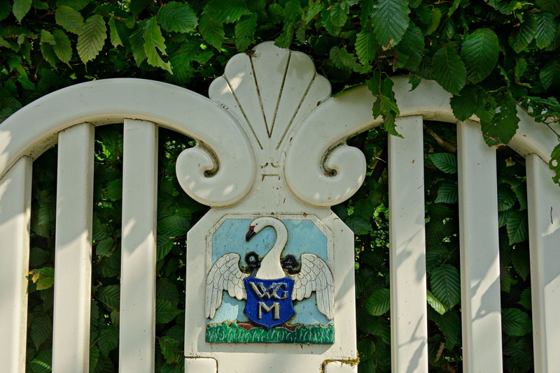 garden, craft, relief, representation, park, 17th century, ornament, architecture, Bench, nature, design, grave, outdoors, green color, day, resting, human representation