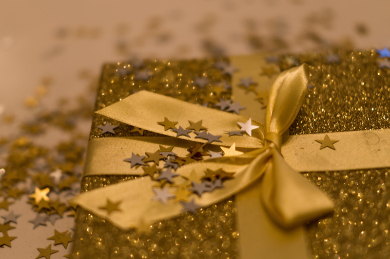 glitter, 5K, wrapping paper, design, celebration, gold, christmas, ribbon - sewing item, paper, decoration, box, studio shot, cute, surprise, ribbon, gold colored