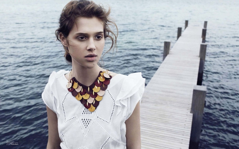 looking at camera, lifestyles, brunette, young adult, real people, pier, Anais Pouliot, standing, adult, outdoors, day, women outdoors, beauty, sea, portrait