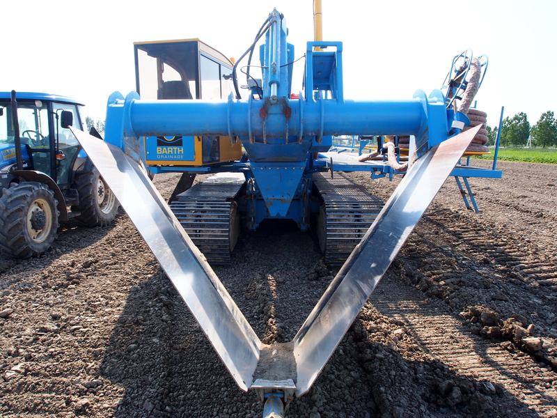 blue, equipment, construction, machinery, drainage, sand, land, heavy, dirt, sunlight, metal, working, bulldozer, 4K, construction industry, field, nature