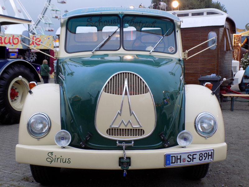 car, vintage, 5K, land vehicle, retro styled, Sirius, close-up, city, old, outdoors, vintage car, mode of transportation, Oldtimer, day, old-fashioned