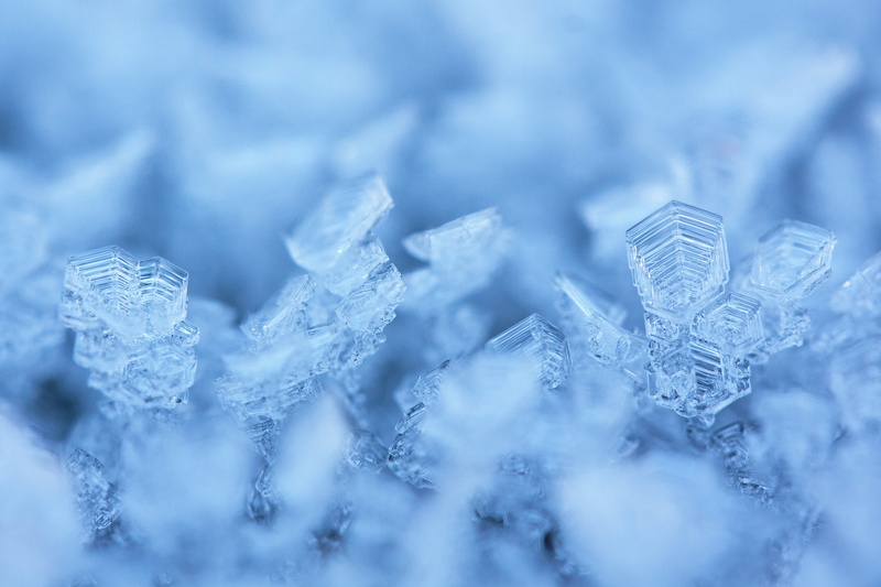 winter, extreme close-up, snow, hoarfrost, geometric, cold, eiskristalle, colored background, snowflake, photography, blizzard, blue, 4K, hexagon, ice crystal