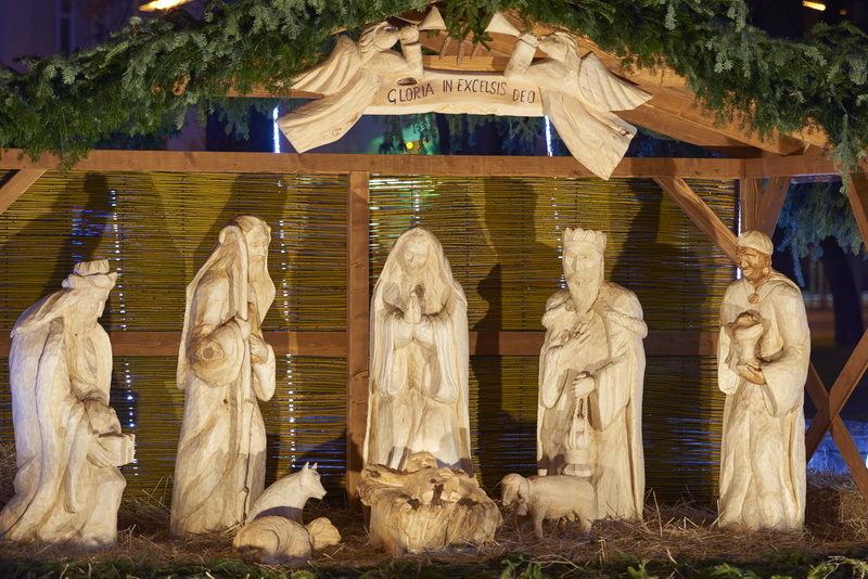 building, sculpture, carved, ornate, art and craft, male likeness, craft, human representation, spirituality, statue, creativity, three kings, belief, built structure