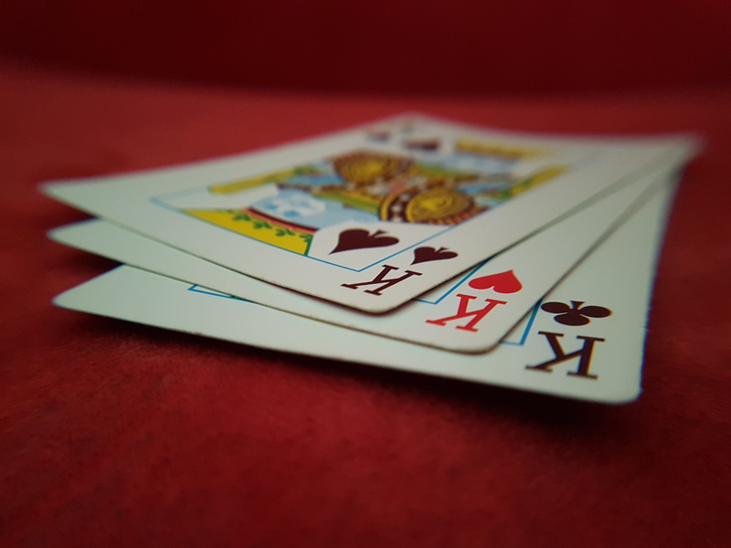human representation, arts culture and entertainment, representation, opportunity, kings, no people, three, 4K, indoors, red, game, leisure activity, luck