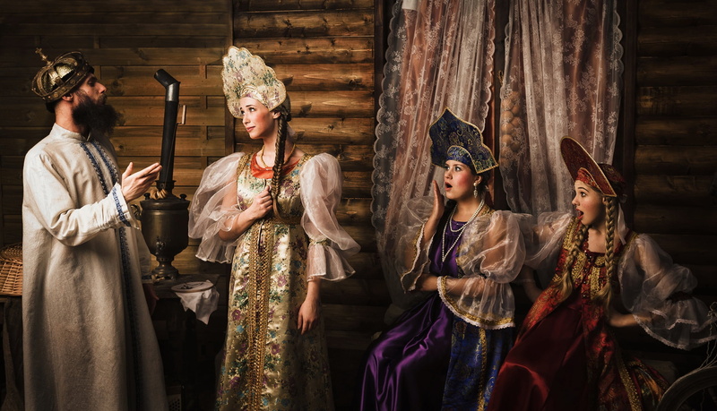 traditional clothing, three quarter length, women, beauty, three girls, king, emotion, meeting, togetherness, smiling, indoors, standing, fashion, beautiful woman