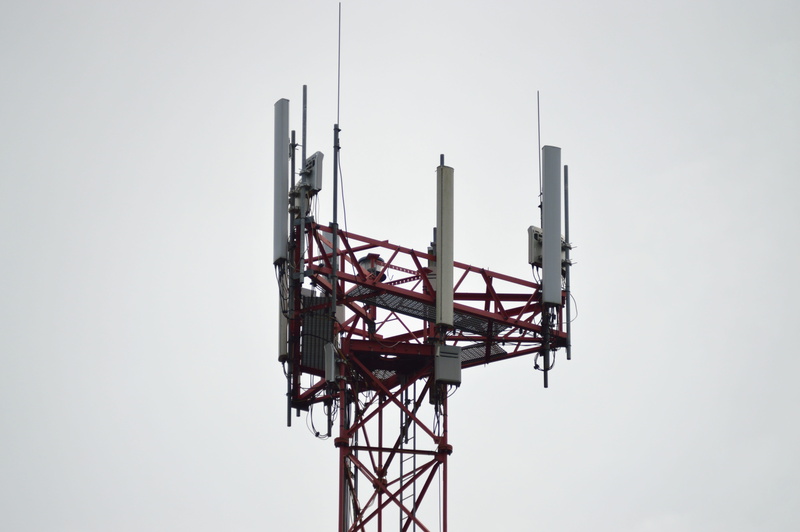 connection, 5K, station, outdoors, satelite, network, architecture, radio, communication, phone, no people, tower, clear sky, sky, copy space, transmitter