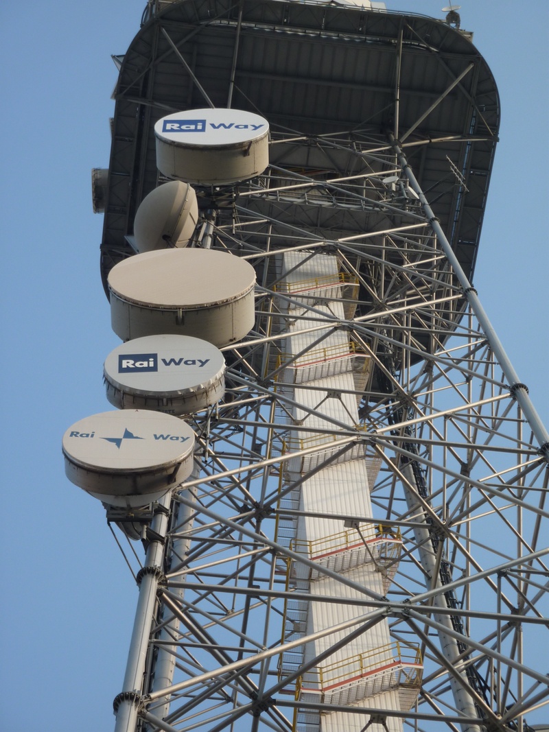 sunlight, clear sky, outdoors, nature, parabola, lattice, low angle view, 2K, sky, global communications, building exterior, architecture, industry, tall - high