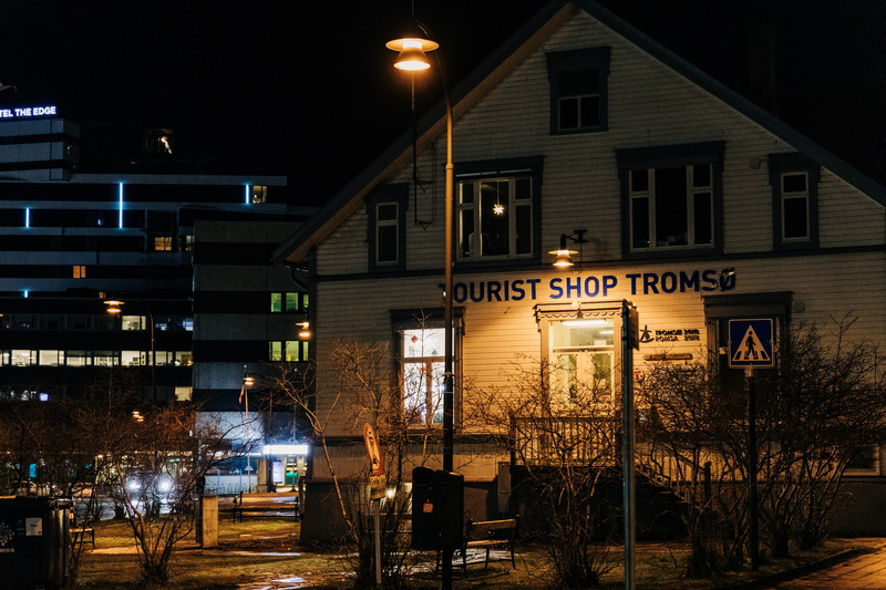 built structure, road, shop, sign, 5K, text, illuminated, house, countryside, communication, western script, building, building exterior, city, inn, asphalt