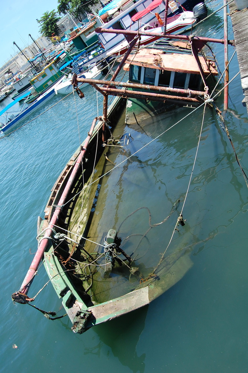 ship, outdoors, travel, fishing boat, moored, sea, reflection, nature, transportation, 2K, rowboat, sailboat, angra dos reis, no people, day, waterfront