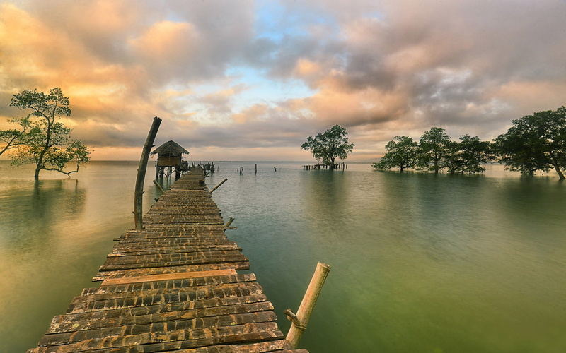 bridge, lake, submerged, fishing, 2K, wooden, clouds, sky, shack, trees, stilts, hd, dark, desktop