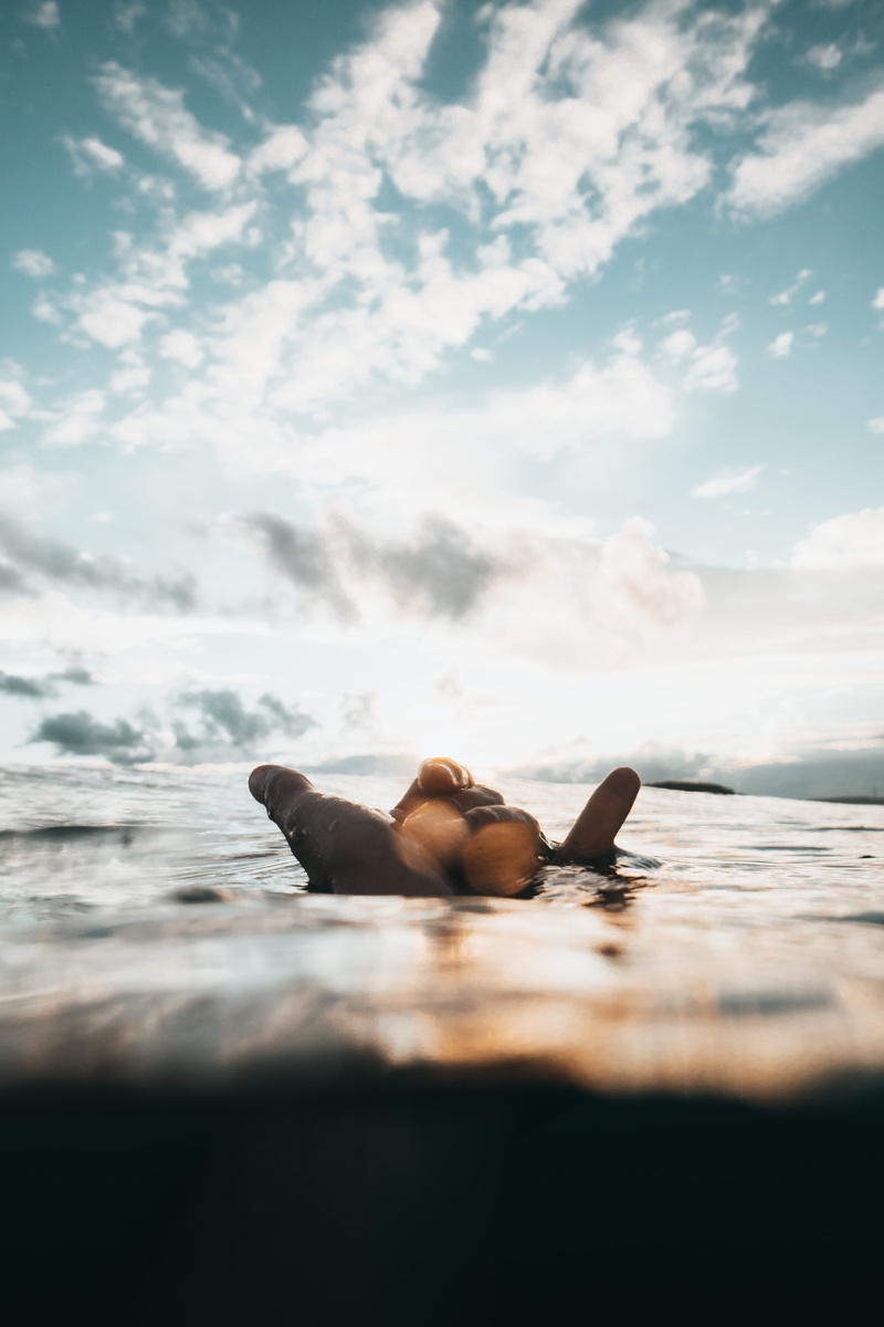 sea, seashore, swimming, nature, 5K, holiday, submerging, summer, hand, sky, lying, lifestyles, sea level, photo, scenics - nature, real people, surface level