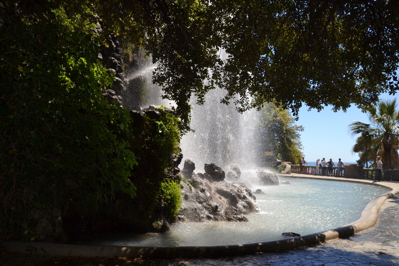 france, splashing, waterfall, sea, plant, flowing water, real people, água, incidental people, power in nature, tree, people, nature, flowing, water, cascata