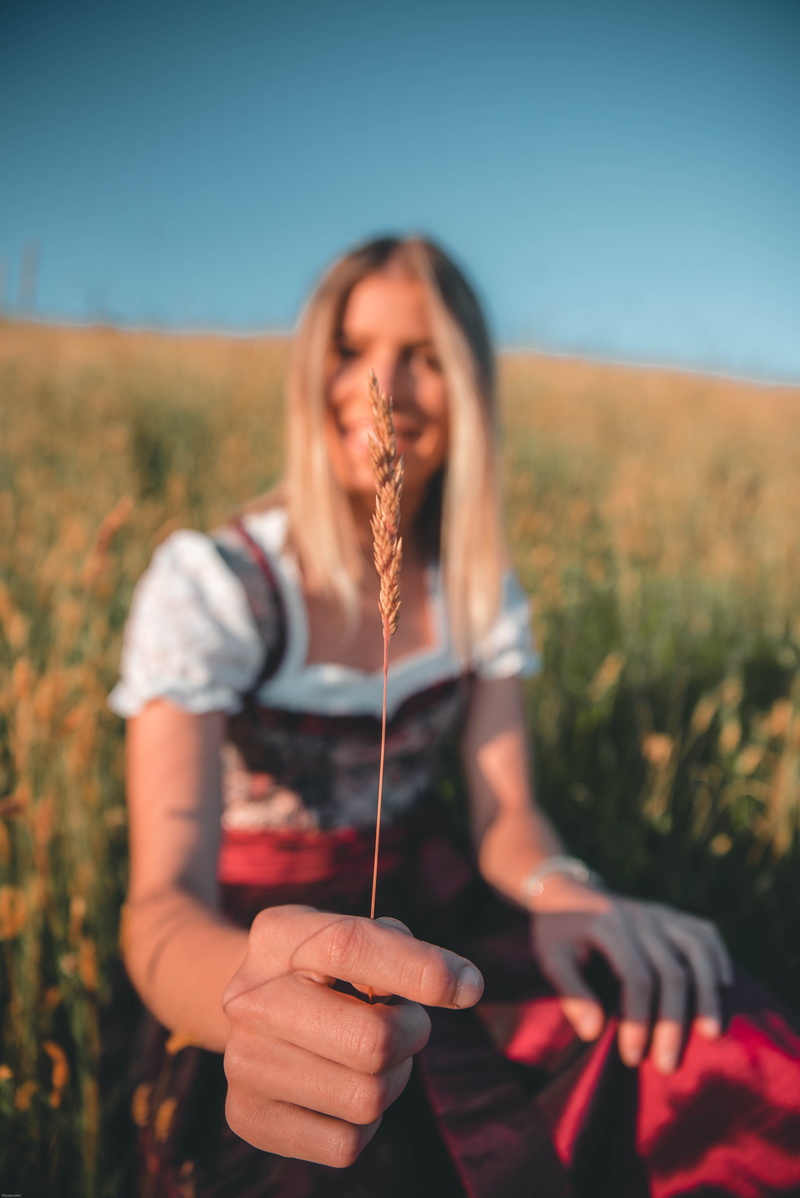rural, young adult, women, 5K, sky, land, leisure activity, holding, selective, cropland, lifestyles, wheat, casual clothing, hayfield, macro, young women