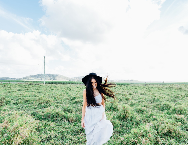 one woman only, land, plant, outdoor, three quarter length, young women, young, smiling, environment, happiness, wind, hairstyle, nature, 4K, white, landscape
