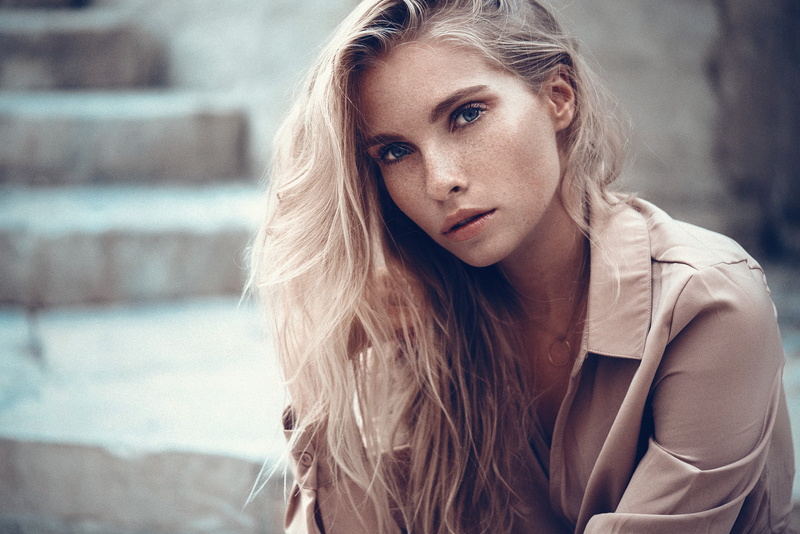looking at camera, lifestyles, 1080P, young adult, blond hair, young women, women, long hair, contemplation, one person, adult, Felix Barjou, focus on foreground