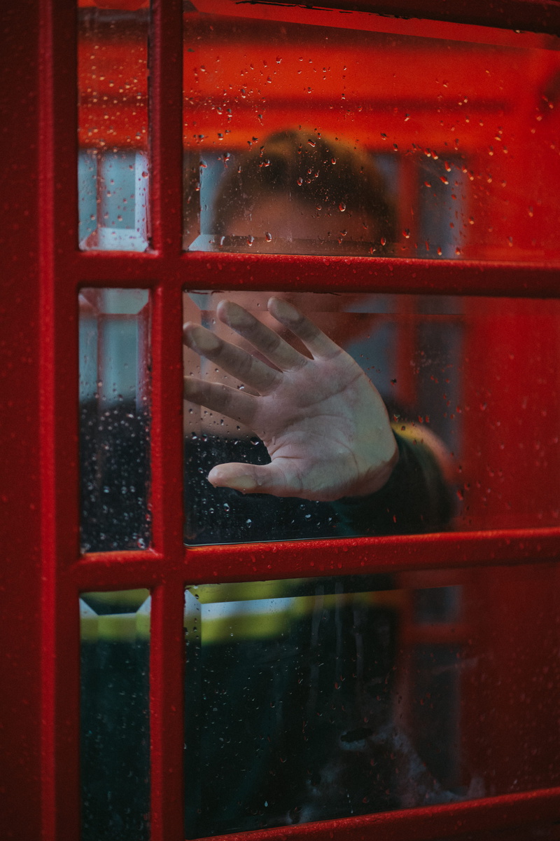 day, red, electronics, crystal, 5K, hand, dial telephone, abies, child, glass, transparent, shelf, one person, looking, front view, phone booth, phonebooth