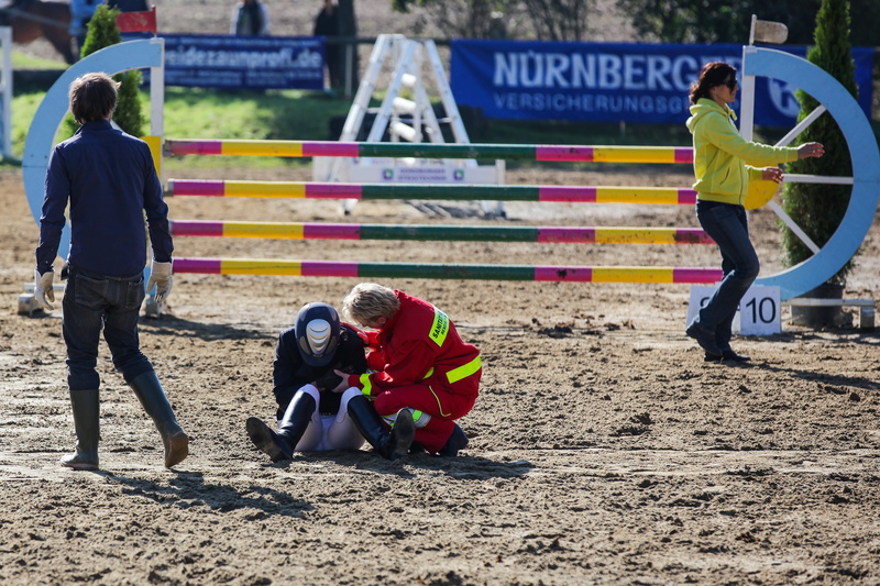 Sport, first aid, safety, help, helper, women, clothing, Accident, child, adult, On Call, playing, tournament, risk, nature, full length, group of people