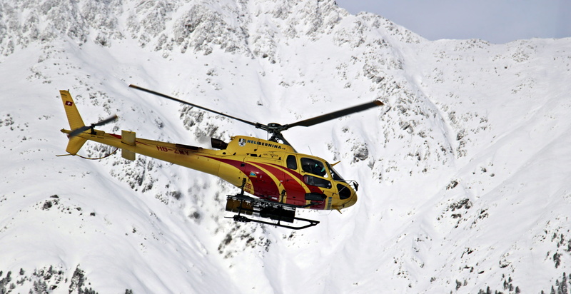 accident rescue, use, rescue worker, save, motion, misfortune, wintry, cold temperature, transportation, fly, winter, accidents and disasters, snow, flying