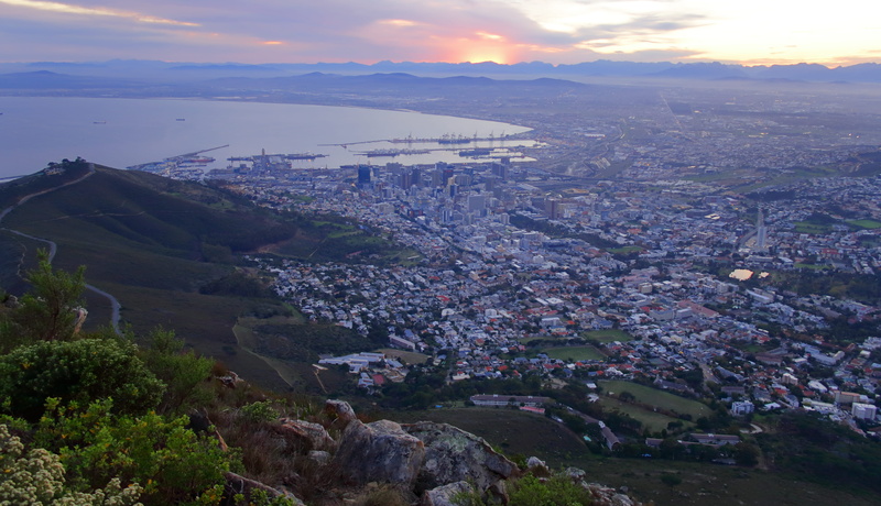 cape town, built structure, cityscape, nature, townscape, mountain, building exterior, city, outdoors, architecture, aerial view, tree, 5K, crowd, signal hill