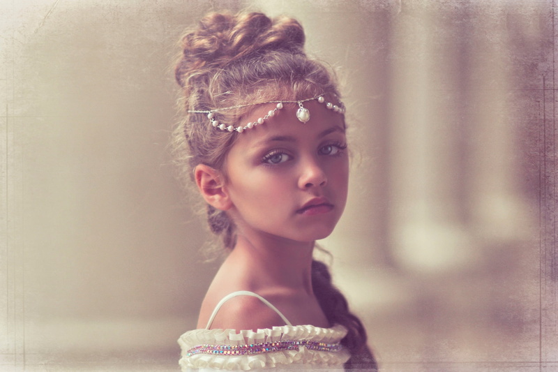 brown hair, innocence, girl, princess, Deja Vu, pearl jewelry, retro, portrait, child, contemplation, headshot, decoration, hair, girls, hairstyle, 1080P