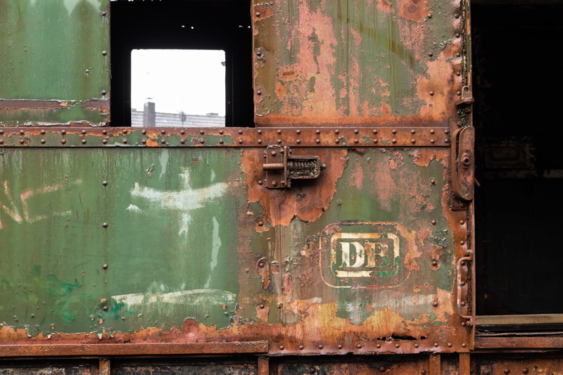 damaged, stainless, obsolete, abandoned, db, close-up, safety, seemed, lost places, run-down, 5K, decline, no people, day, track, close, old, bad condition