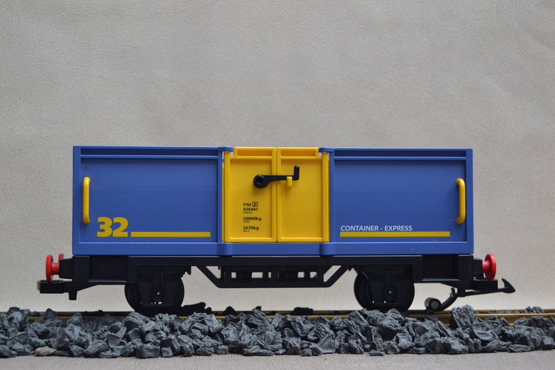 travel, goods wagons, transportation, freight Transportation, blue, yellow, copy space, track 1, car, model railway, outdoors, architecture, road, land Vehicle