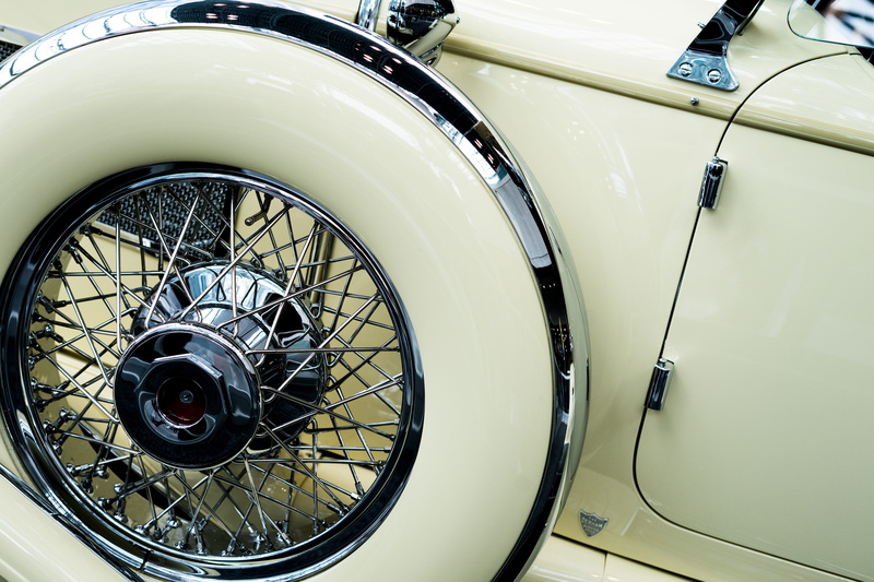 wheel, shiny, indoors, luxury, car, motor vehicle, tire, vintage, grey, white, stationary, silver colored, shopping, design, transportation, chrome, travel