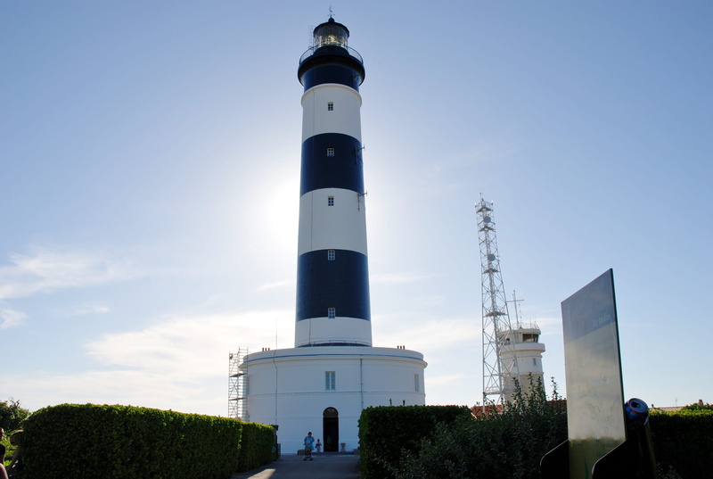 sea, tall - high, Oléron, sun, Lighthouse, day, semaphore, outdoors, building exterior, built structure, blue, France, low angle view, nature, industry