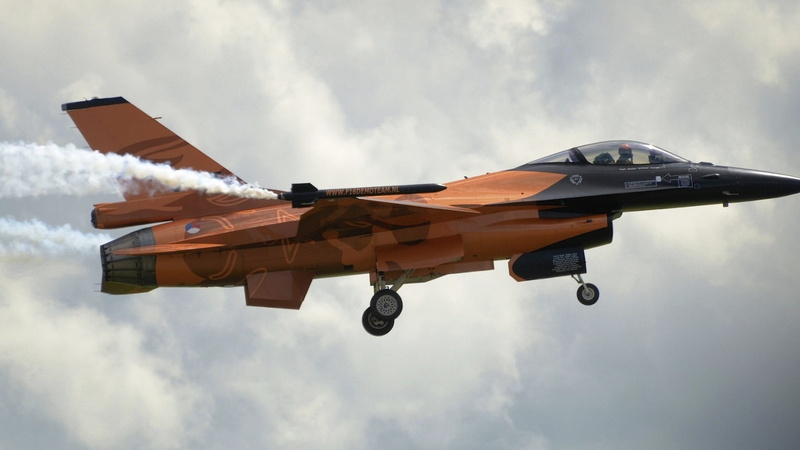 side view, aerospace industry, army, military aircraft, fighter plane, air force, General Dynamics F-16 Fighting Falcon, nature, sky, military, airshows