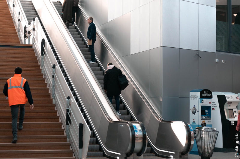 5K, apparel, travelers, railing, people, banister, men, clothing, airport terminal, footwear, display, airport, business, terminal, human, modern, businessman