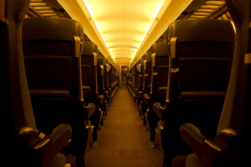zugfahrt, air vehicle, seat, indirect lighting, lighting, Intercity, 4K, in a row, public transportation, rows of seats, diminishing perspective, illuminated