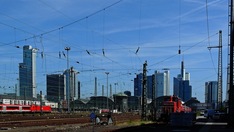 real people, sack station, construction, outdoors, frankfurt, track, office building exterior, hesse, mainhatten, power supply, city, architecture, cable