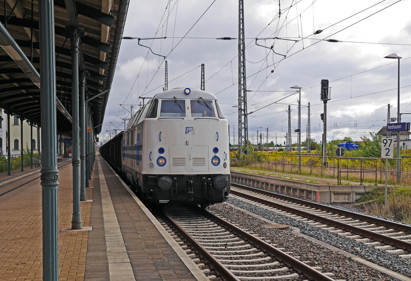diesel locomotive, mode of transportation, rail transportation, central station, home platform, no people, day, 4K, public transportation, power line