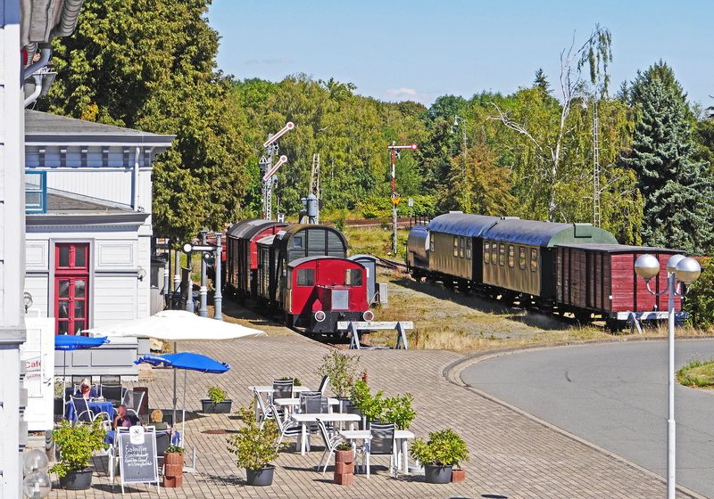frühherbst, lower saxony, track, train - vehicle, rail transportation, vienenburg, sunlight, historic train station, architecture, train, diesel locomotive