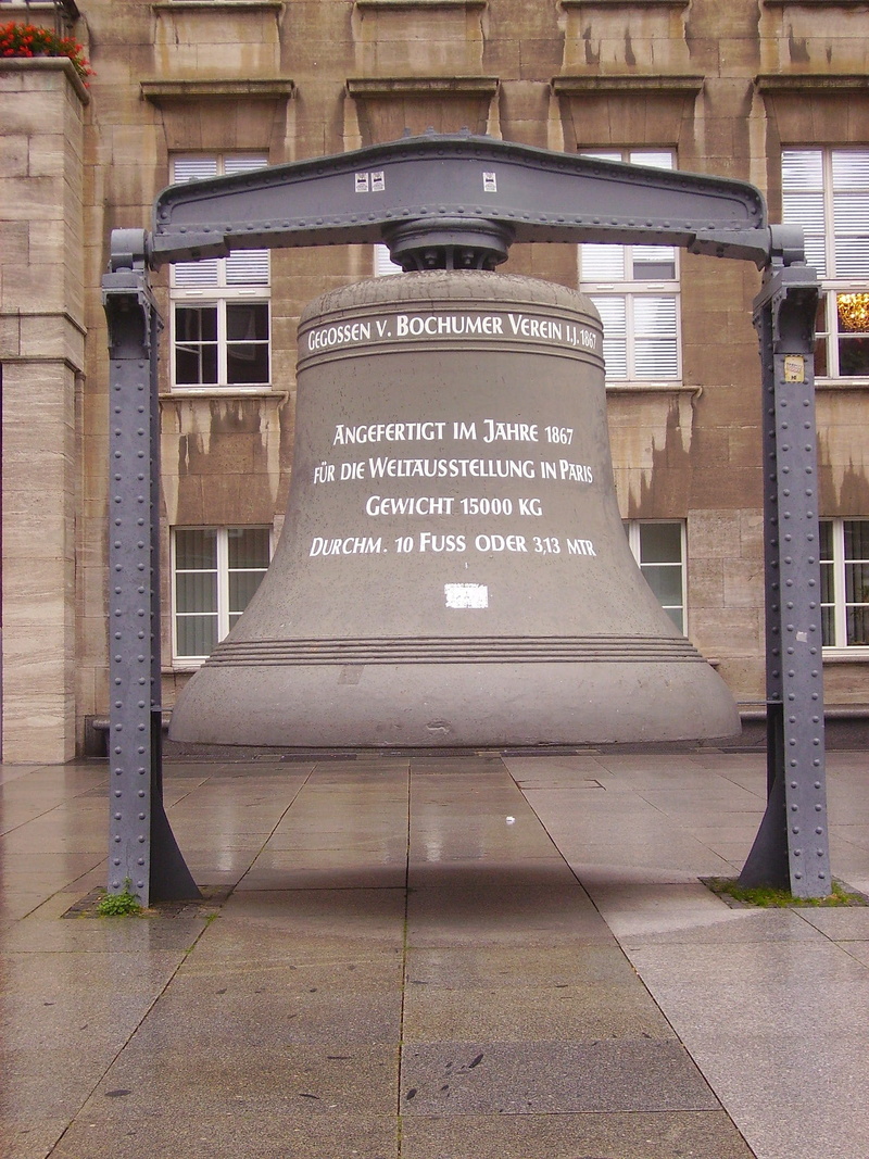 the past, history, window, memorial, information, building, script, information sign, architecture, cast steel, urban, bochum, non-western script, landmark