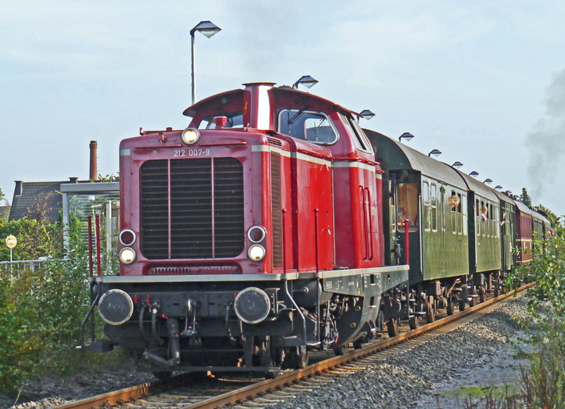 tag dare, br 212, diesel locomotive, retro styled, rail transportation, deutsche bundesbahn, outdoors, 2K, münsterland, red, v 100, plan steam, public transportation