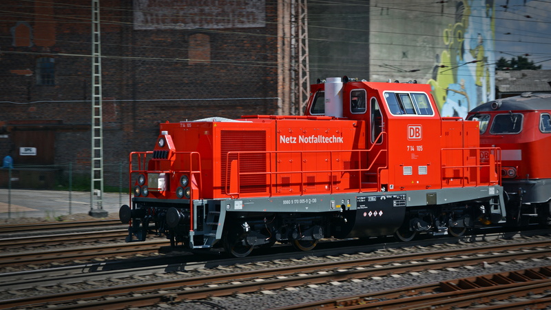 building exterior, number, land vehicle, loco, public transportation, rail traffic, red, business, mode of transportation, locomotive, deutsche bahn, freight transportation