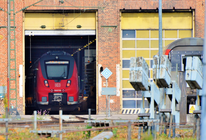 day, built structure, 4K, locomotive, deutsche bundesbahn, track, technology, no people, window, deutsche bahn, train, transport, public transportation