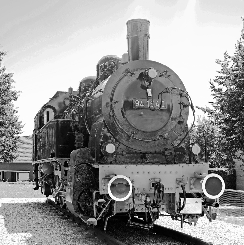 tank locomotive, locomotive, steam locomotive, br 94, plant, day, tree, oldtimer, engine, railway, outdoors, nostalgia, track, public transportation, black and white