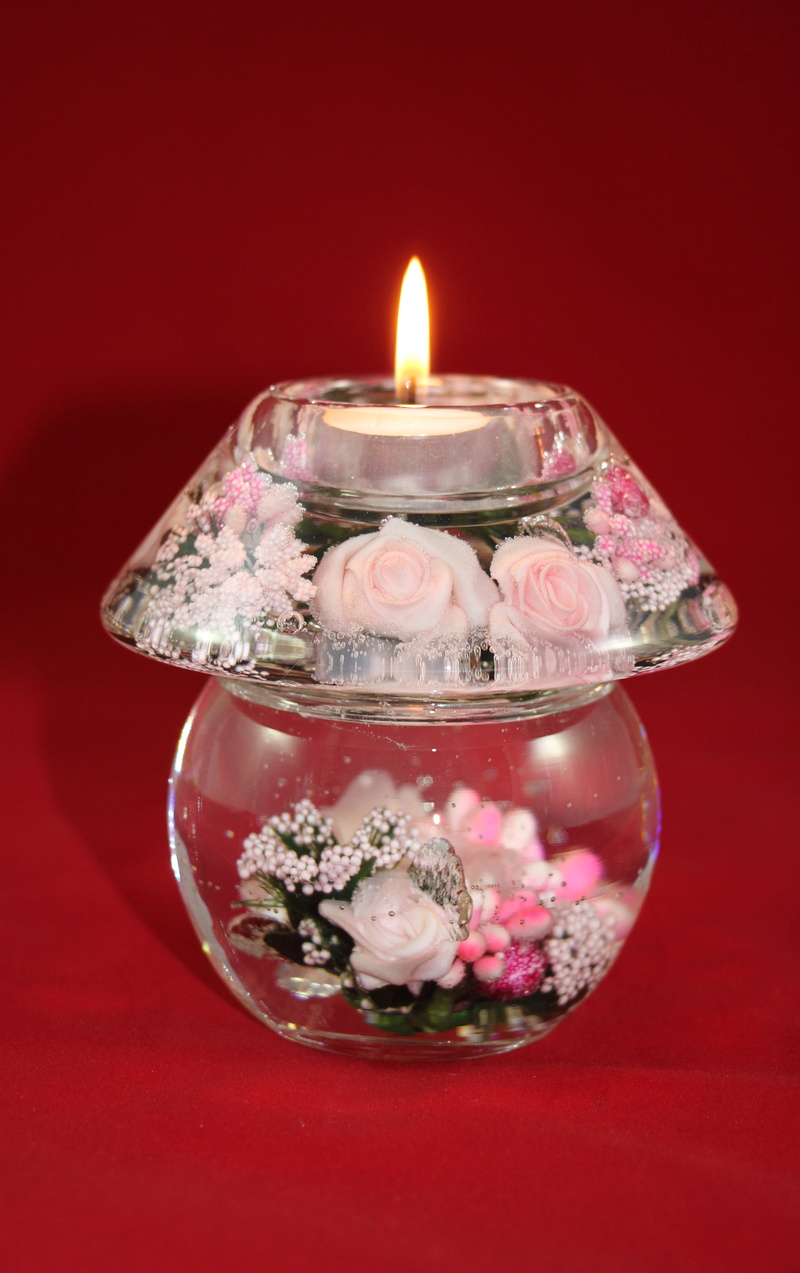 evening, flowers, mood, flame, lamp, food and drink, close-up, candlelight, glaskugeln, table lamp, colored background, lighting, wealth, indoors, studio shot