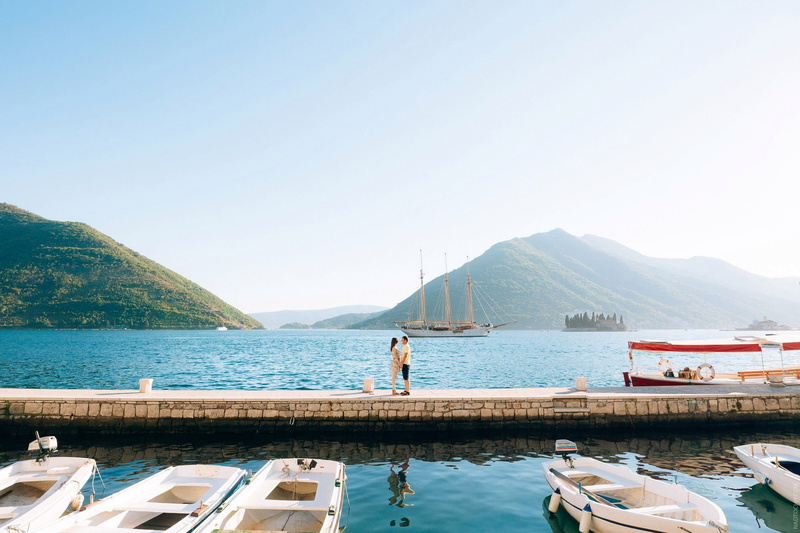 clear sky, summer, nautical vessel, leisure activity, near, day, adult, tranquility, scenics - nature, copy space, people, dock, front, closeness, couple