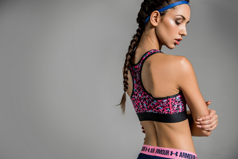 studio shot, gray, adult, sports bra, women, Under Armour, head band, 5K, hair, hairstyle, fashion, clothing, one person, young women, copy space, sportswear